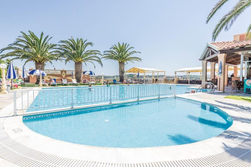 Kapetanios Apartments Agios Stefanos Avliotes  Екстериор снимка