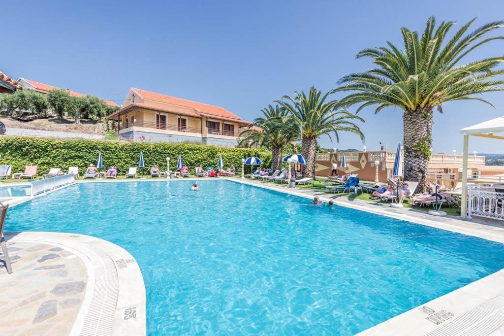 Kapetanios Apartments Agios Stefanos Avliotes  Екстериор снимка