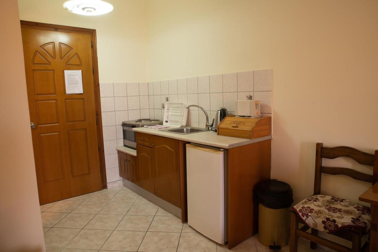 Kapetanios Apartments Agios Stefanos Avliotes  Екстериор снимка