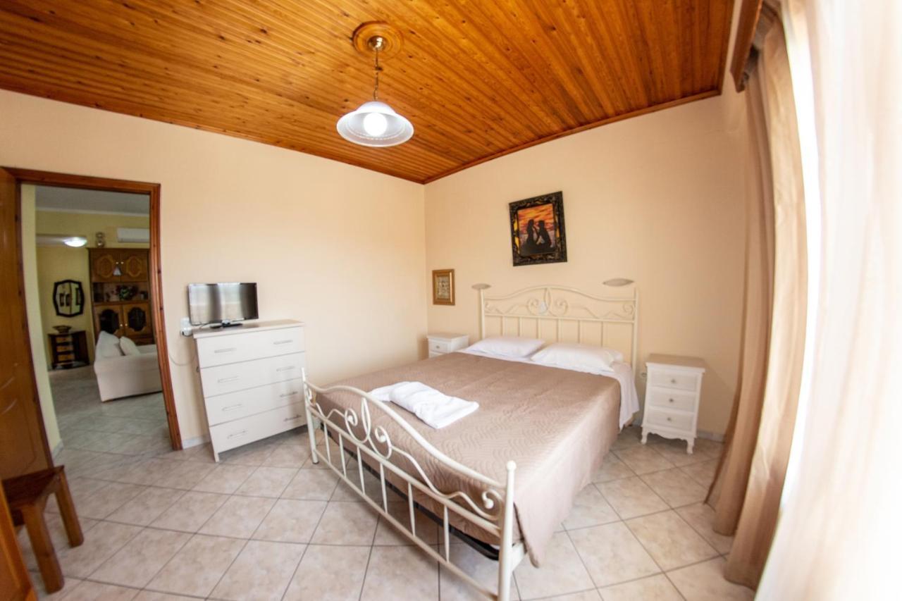 Kapetanios Apartments Agios Stefanos Avliotes  Екстериор снимка