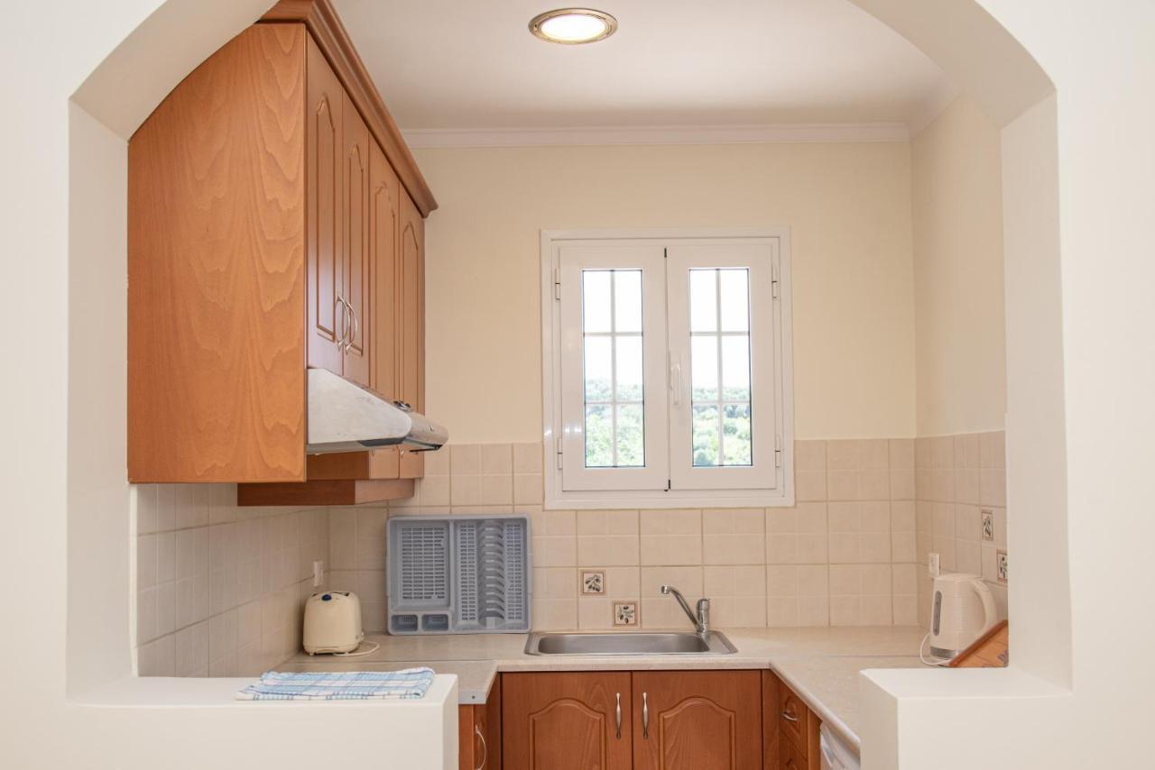 Kapetanios Apartments Agios Stefanos Avliotes  Екстериор снимка