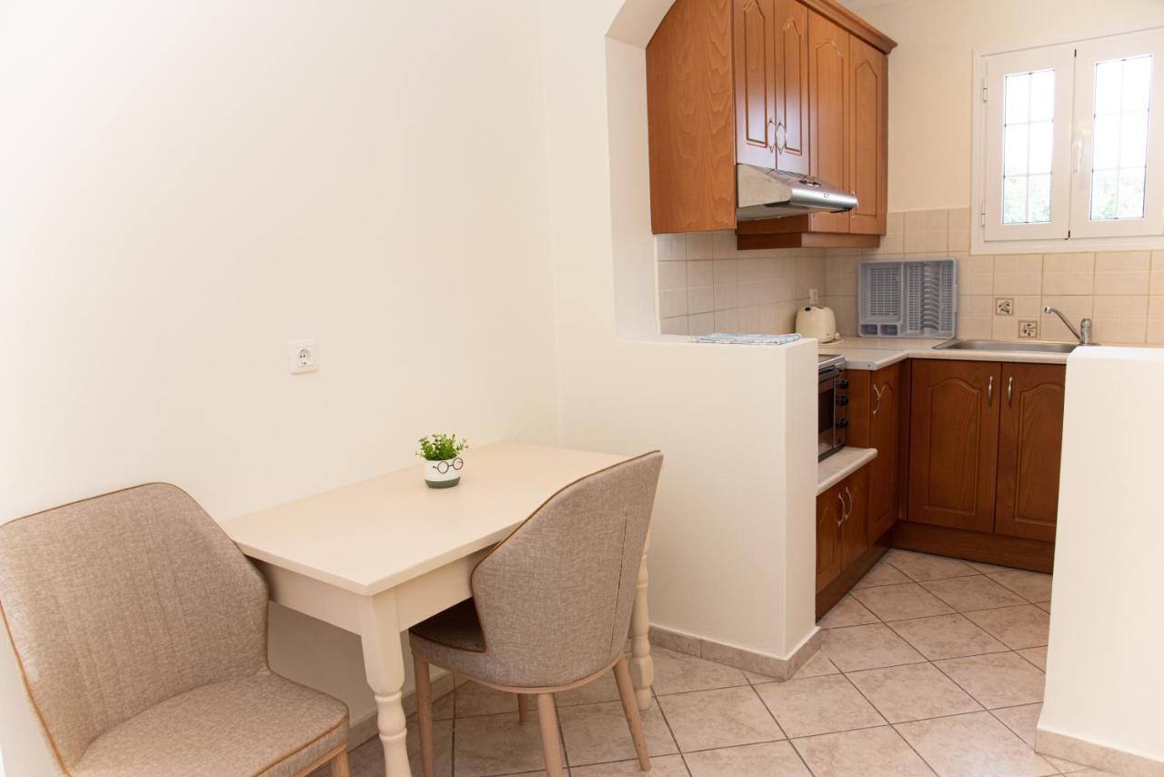 Kapetanios Apartments Agios Stefanos Avliotes  Екстериор снимка